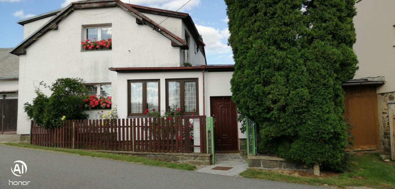 Ferienwohnung Dvougeneracni Dum Se Zahradou Vimperk Exterior foto